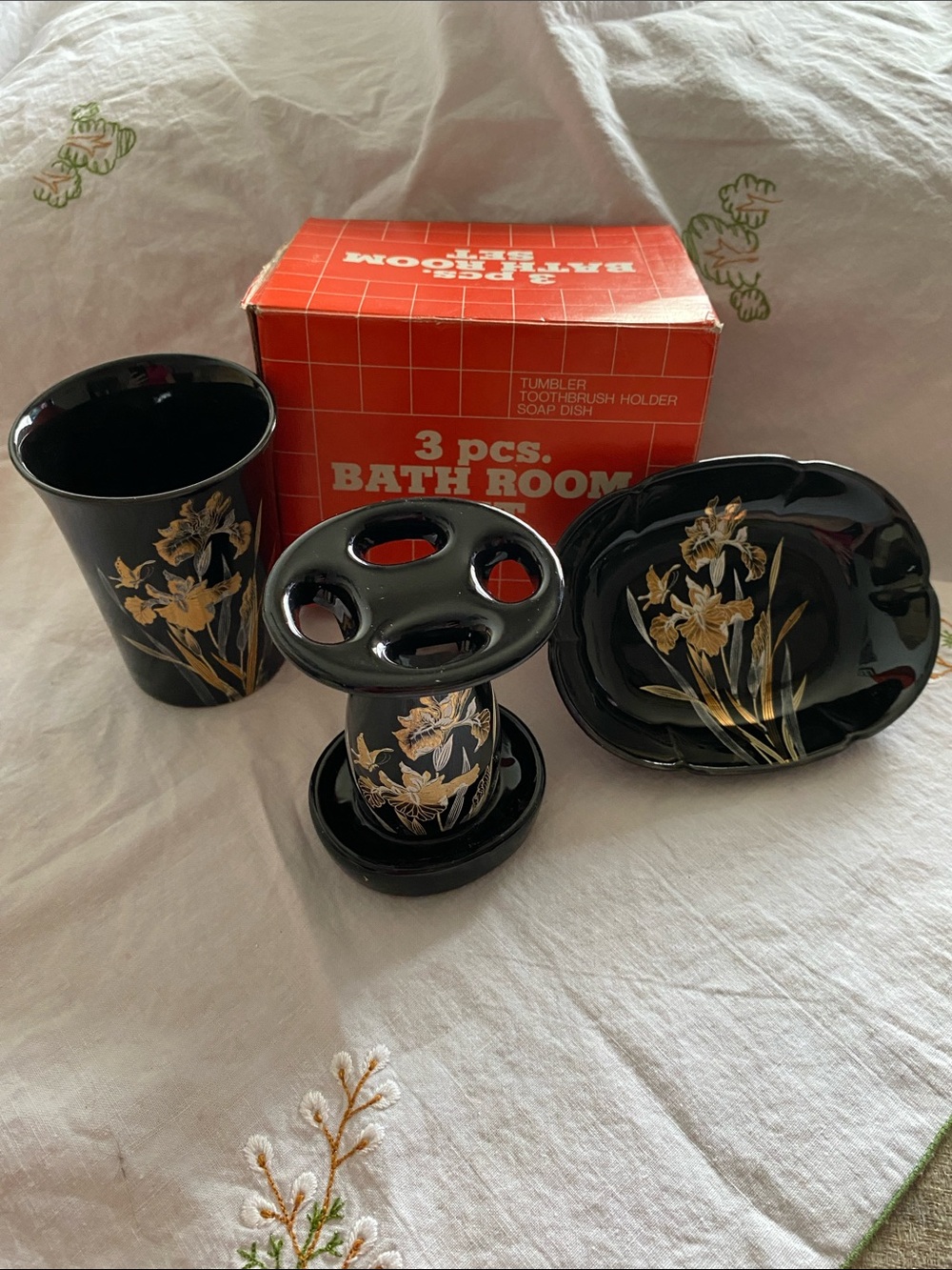 Shibata VTG Black Floral 3-PCs Bathroom Tumbler, Toothbrush Holder, Soap Dish